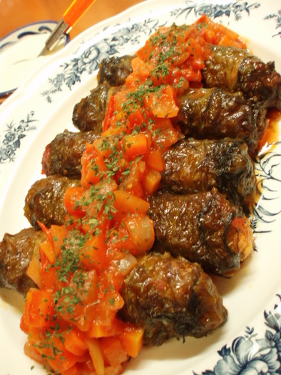 トマト味★挽肉と米のサンチュ包みドルマ風の写真