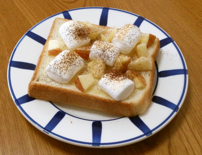 りんごとマシュマロのトースト♡の写真