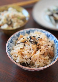 煎り大豆と桜えびの玄米ご飯