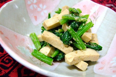 高野豆腐とホウレン草の胡麻和えの写真