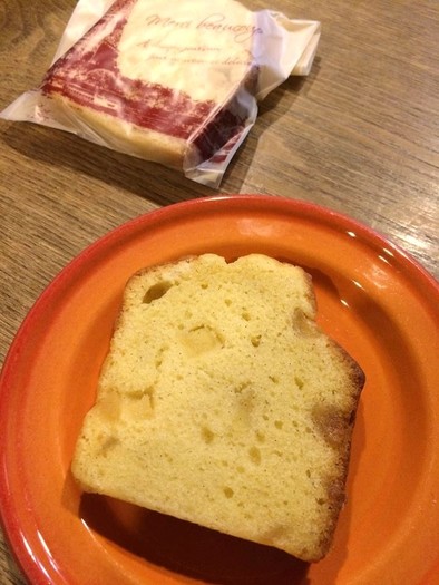 バニラ香るリンゴのパウンドケーキの写真