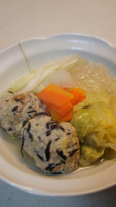 ひじき＆麩入り肉団子と野菜の鍋の写真