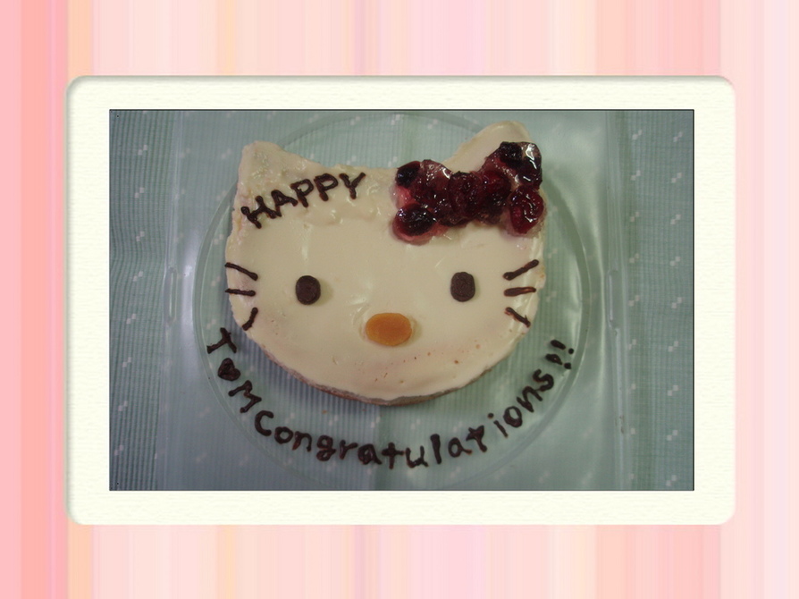 HAPPYキティーのチーズケーキの画像