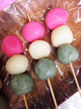 だんご粉と豆腐で!三色団子