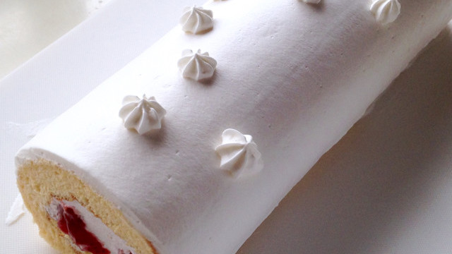 ロールケーキに綺麗にクリームを塗る方法 レシピ 作り方 By さくらさすけ クックパッド