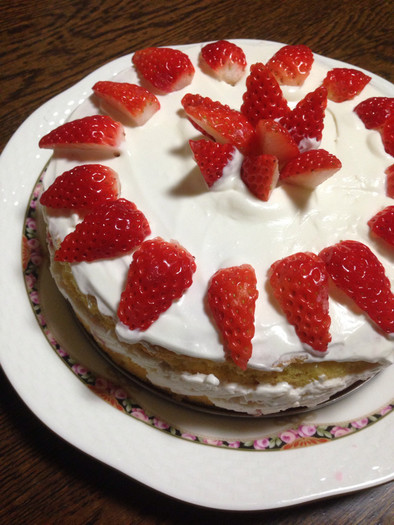 いちごのババロアショートケーキの写真