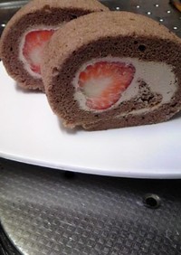 苺とチョコのロールケーキ