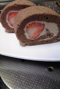 苺とチョコのロールケーキ