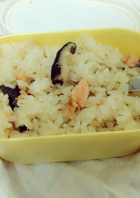 鮭とシイタケの炊き込みご飯