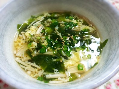 わかめとえのきの和風かき玉スープの写真