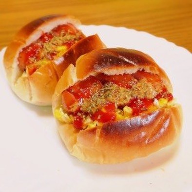 ウインナーエッグロールのサンドイッチの写真