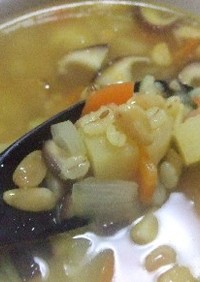 押し麦入り野菜スープ