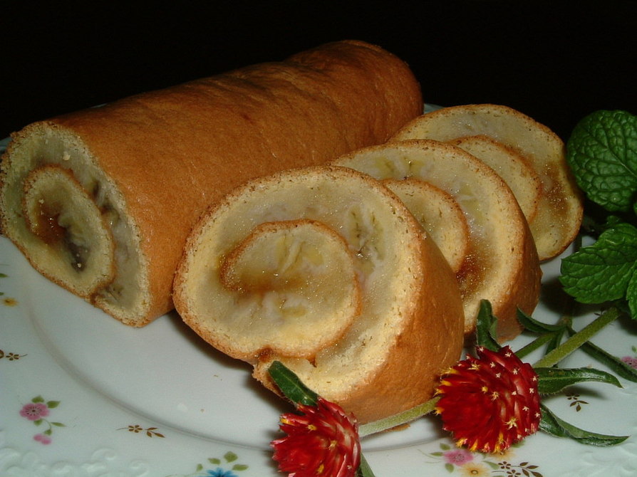 バナナのキャラメルロールケーキの画像