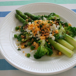 春野菜と卵のアンチョビソース