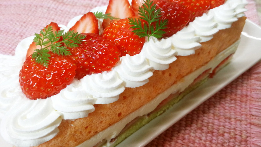 ひな祭りケーキ♡白チョコムース苺ショートの画像