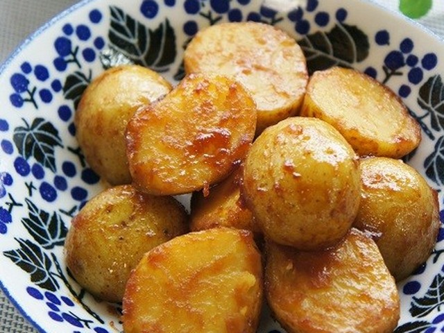 みんな大好き 新じゃがの甘辛バター醤油 レシピ 作り方 By Komomoもも クックパッド 簡単おいしいみんなのレシピが378万品