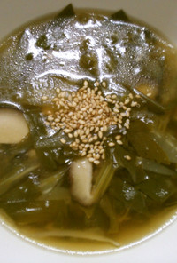 簡単 椎茸 ニラ セロリの 中華スープ♪