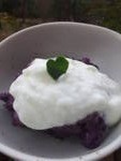 紫芋のデザート(ON ヨーグルト)の写真