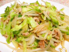 もやし・きゃべつ・豚挽肉のお手軽野菜炒め