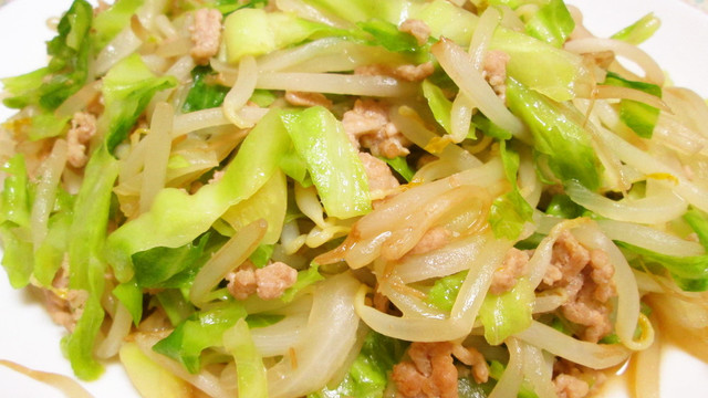 もやし きゃべつ 豚挽肉のお手軽野菜炒め レシピ 作り方 By 王様のおさんどん クックパッド 簡単おいしいみんなのレシピが352万品