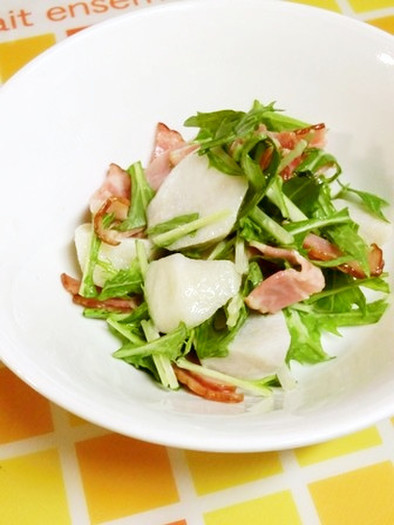 里芋とカリカリ♪ベーコンの簡単サラダの写真