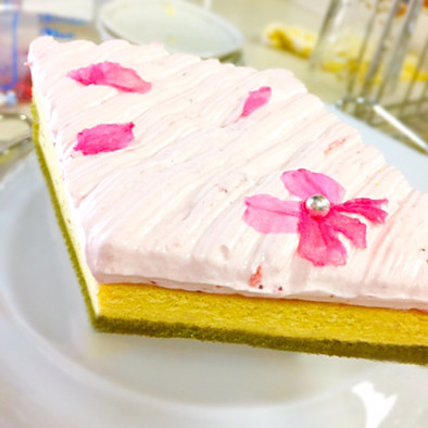 ひな祭りに♡三色のタルトケーキの写真