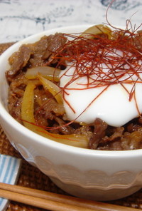 韓国風！ピリ辛牛丼。