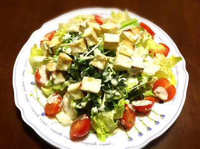 高野豆腐クルトンのシーザーサラダの写真