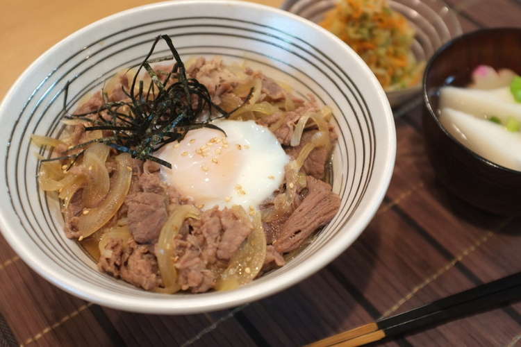 めんつゆで作るつゆだく牛丼 温玉のっけ レシピ 作り方 By Sachi5 クックパッド 簡単おいしいみんなのレシピが359万品
