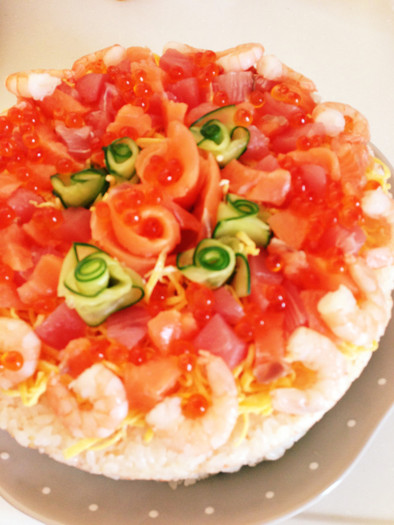 雛祭りやパーティーにちらし寿司ケーキの写真