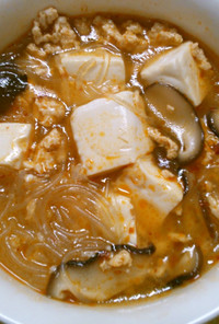 豆腐と 春雨 鶏挽き肉の ピリ辛スープ！