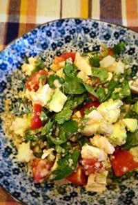 キヌアと香味野菜のデトックスサラダ