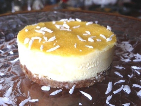 オレンジのホワイトチョコローフードケーキの画像