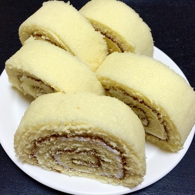 簡単 ロールケーキの切り方 レシピ 作り方 By あっこととも クックパッド 簡単おいしいみんなのレシピが356万品