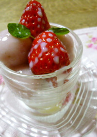 いちごミルク＋いちごピューレの桃色白玉入