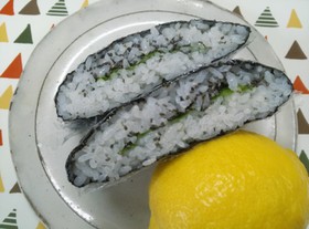 花粉症に♪簡単♪チアシードのおにぎらず