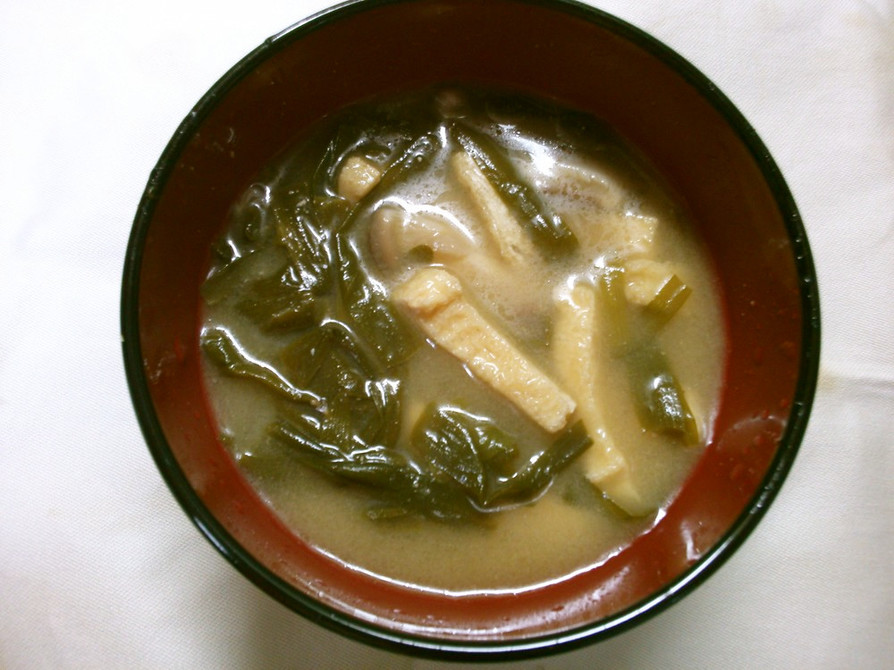朝食に♪ ニラ 椎茸 油揚げの お味噌汁の画像