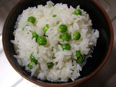 青豆（グリンピース）ご飯の写真