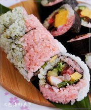 ひな祭りカラー❀三色海鮮巻き寿司の写真