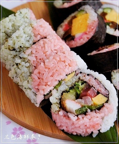 ひな祭りカラー❀三色海鮮巻き寿司の画像