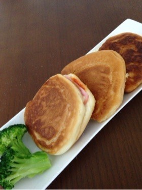 簡単‼︎ロールパンでホットサンド‼︎