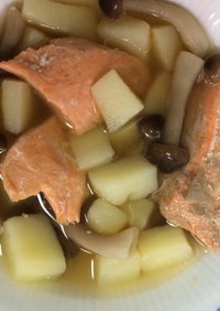 鮭とジャガイモのスープ