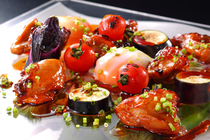 伊達鶏と秋茄子の柚子胡椒照焼温玉のせの画像