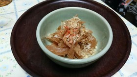 簡単な、酢玉ねぎの鰹節あえ。