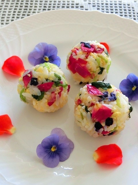 お花見エディブルフラワーの華やか手毬寿司の画像