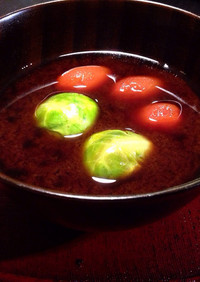 芽キャベツとトマトのお味噌汁
