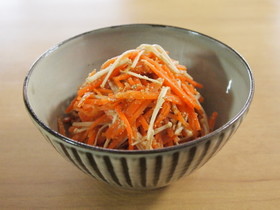 生姜香る!にんじんの胡麻和えサラダ