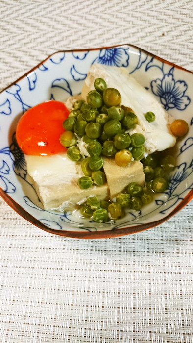 高野豆腐とグリンピースの卵とじの写真