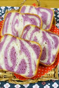HBで長時間発酵 紫いもマーブル食パン