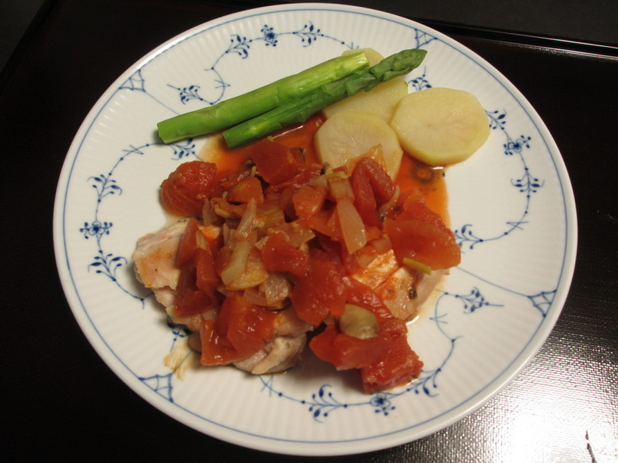 鶏胸肉の塩麹ソテー、トマトソース添えの画像